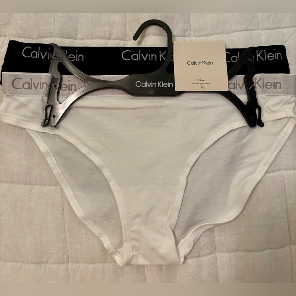 NWT 2 Pack Calvin Klein Womens Briefs size M 100% Cotton